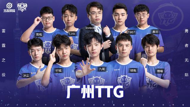 39岁C罗炸裂：无敌贴地斩+门前轻松吃饼，助沙特豪门3-1，3轮不败.